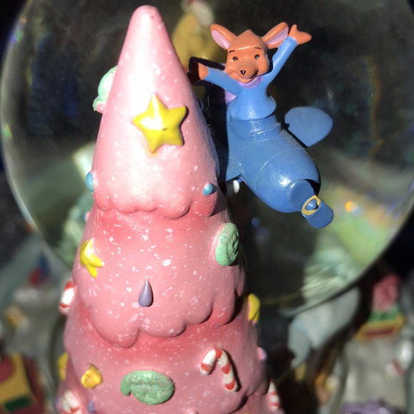 Winnie the Pooh Snow Globe - Picture 5 of 11